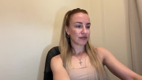 Snapshot of nyxelia_ chatting on 05/18/26, 07:14 Anastasia online show from 05/18/26, 07:14