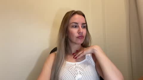 Snapshot of nyxelia_ chatting on 05/19/26, 07:04 Anastasia online show from 05/19/26, 07:04