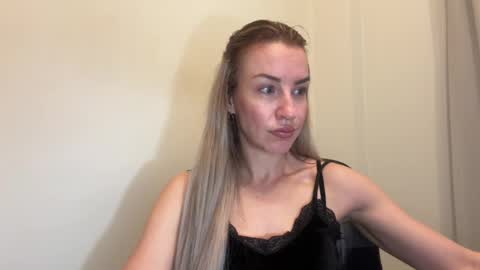 Snapshot of nyxelia_ chatting on 05/20/26, 07:03 Anastasia online show from 05/20/26, 07:03