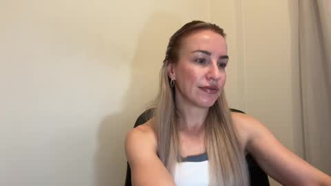 Snapshot of nyxelia_ chatting on 05/21/26, 08:10 Anastasia online show from 05/21/26, 08:10