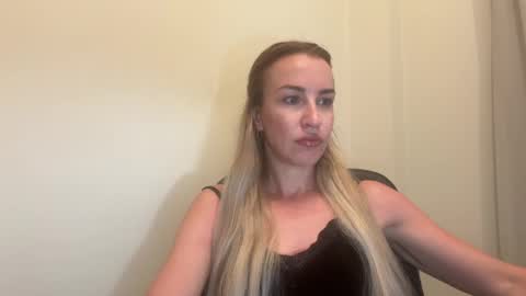 Snapshot of nyxelia_ chatting on 06/02/26, 07:10 Anastasia online show from 06/02/26, 07:10