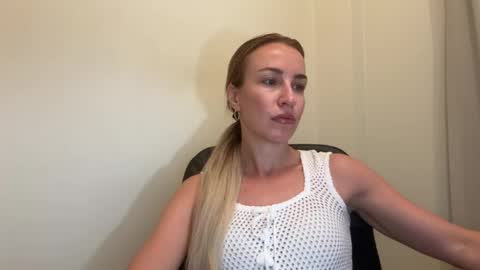 Snapshot of nyxelia_ chatting on 06/03/26, 07:11 Anastasia online show from 06/03/26, 07:11