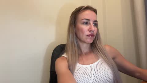 Snapshot of nyxelia_ chatting on 06/05/26, 07:14 Anastasia online show from 06/05/26, 07:14