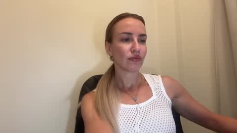 Snapshot of nyxelia_ chatting on 06/17/26, 07:11 Anastasia online show from 06/17/26, 07:11