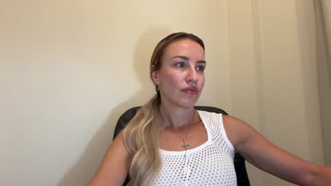 Snapshot of nyxelia_ chatting on 07/07/26, 07:23 Anastasia online show from 07/07/26, 07:23
