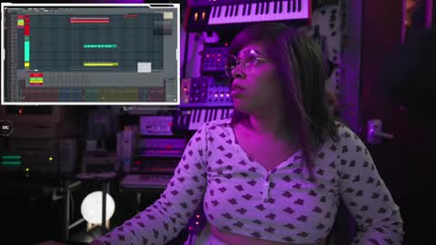 Snapshot of nyxraven chatting on 12/20/24, 11:00 NyxRaven online show from 12/20/24, 11:00