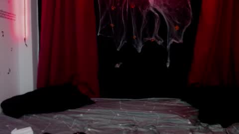 Snapshot of obey_missraven chatting on 10/30/25, 05:09 obey_missraven online show from 10/30/25, 05:09