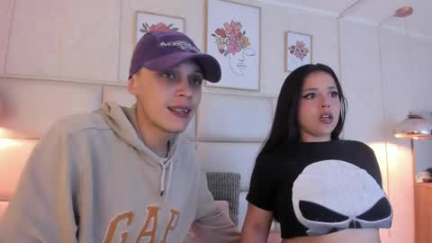 Sara Help me reach 1000 followers online show from 05/06/26, 03:13