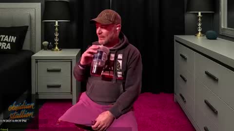 Snapshot of obsidian_stallion chatting on 11/10/25, 01:59 Obsidian stallion online show from 11/10/25, 01:59