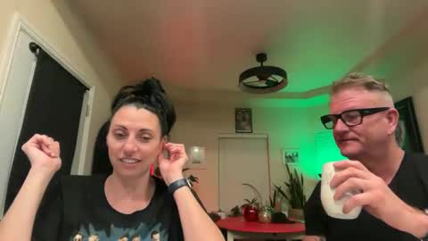 SimplyUs online show from 11/22/25, 10:58