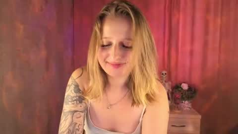 Snapshot of ocean_eyes_bb chatting on 07/22/26, 01:19 Lili 3 online show from 07/22/26, 01:19