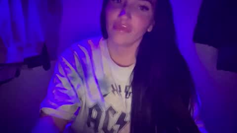 Snapshot of oceanxalara22_xo chatting on 10/21/25, 02:34 A L A R A  online show from 10/21/25, 02:34