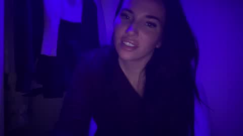 Snapshot of oceanxalara22_xo chatting on 10/29/25, 02:36 A L A R A  online show from 10/29/25, 02:36