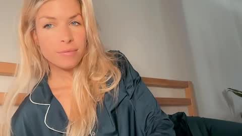 hi im Janasmall boobs big heart  warm pussy  online show from 04/09/26, 09:36