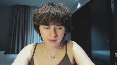 Evie online show from 11/19/25, 02:50