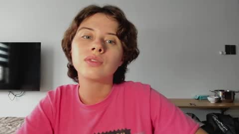 Evie online show from 04/25/26, 09:23