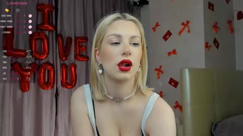 Lynna online show from 02/18/25, 03:21