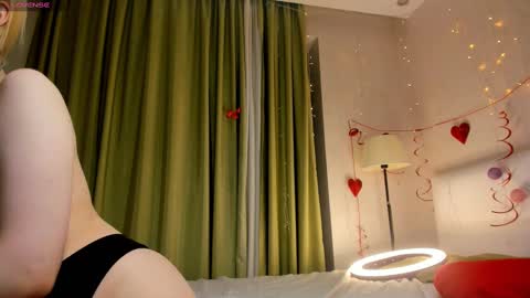 Lynna online show from 02/23/25, 09:16