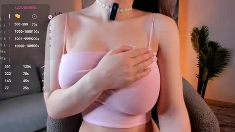 Lynna online show from 10/08/25, 01:14