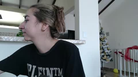 Snapshot of odette_brigh_ chatting on 12/18/24, 02:38 Val online show from 12/18/24, 02:38