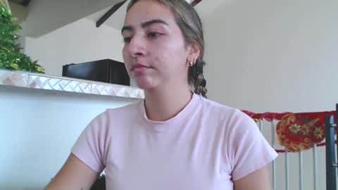 Snapshot of odette_brigh_ chatting on 12/18/24, 09:18 Val online show from 12/18/24, 09:18