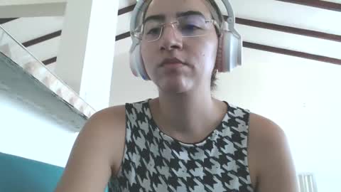 Snapshot of odette_brigh_ chatting on 01/23/25, 06:45 Val online show from 01/23/25, 06:45