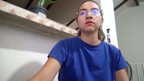 Snapshot of odette_brigh_ chatting on 01/27/25, 11:33 Val online show from 01/27/25, 11:33