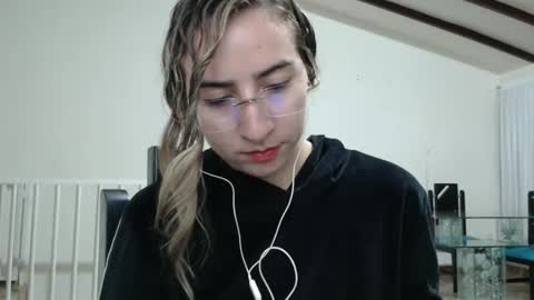 Snapshot of odette_brigh_ chatting on 02/09/25, 02:06 Val online show from 02/09/25, 02:06