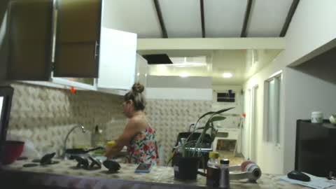 Snapshot of odette_brigh_ chatting on 02/18/25, 01:43 Val online show from 02/18/25, 01:43