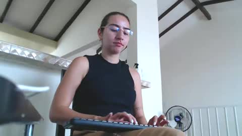 Snapshot of odette_brigh_ chatting on 02/21/25, 07:21 Val online show from 02/21/25, 07:21