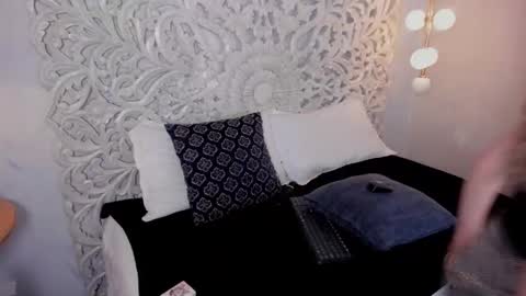 Snapshot of odette_bulgari chatting on 11/16/25, 11:27 Ana online show from 11/16/25, 11:27