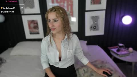 Snapshot of odette_bulgari chatting on 12/20/25, 11:17 Ana online show from 12/20/25, 11:17