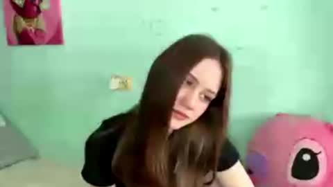 Mia online show from 03/04/26, 07:14