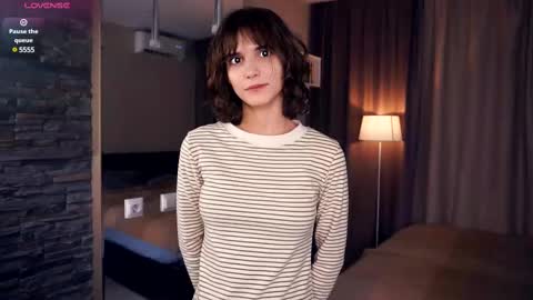 Snapshot of odettehatt chatting on 03/12/25, 03:51 Thea online show from 03/12/25, 03:51