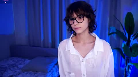 Snapshot of odettehatt chatting on 10/04/25, 07:01 Thea online show from 10/04/25, 07:01