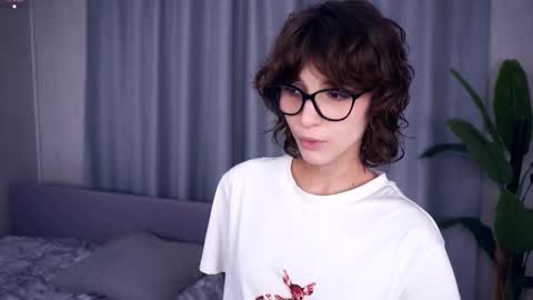 Snapshot of odettehatt chatting on 10/15/25, 07:47 Thea online show from 10/15/25, 07:47