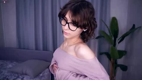 Snapshot of odettehatt chatting on 10/22/25, 07:02 Thea online show from 10/22/25, 07:02