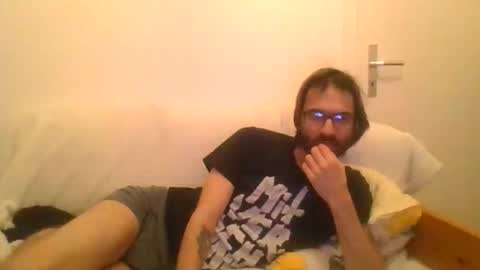 Snapshot of oeffel chatting on 03/13/26, 06:47 oeffel online show from 03/13/26, 06:47