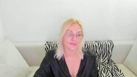 oeigesmik online show from 04/25/26, 01:41