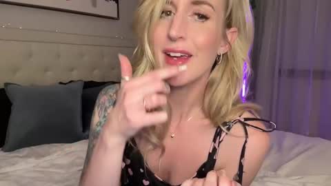 Snapshot of officiallyonlytams chatting on 12/22/24, 12:07 Tams online show from 12/22/24, 12:07