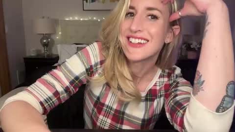 Snapshot of officiallyonlytams chatting on 12/25/24, 03:29 Tams online show from 12/25/24, 03:29