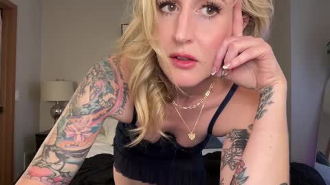 Snapshot of officiallyonlytams chatting on 01/10/25, 05:02 Tams online show from 01/10/25, 05:02