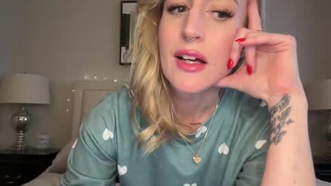 Snapshot of officiallyonlytams chatting on 01/22/25, 04:02 Tams online show from 01/22/25, 04:02