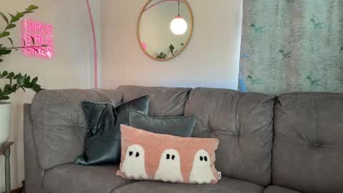 Snapshot of officiallyonlytams chatting on 10/07/25, 03:42 Tams online show from 10/07/25, 03:42