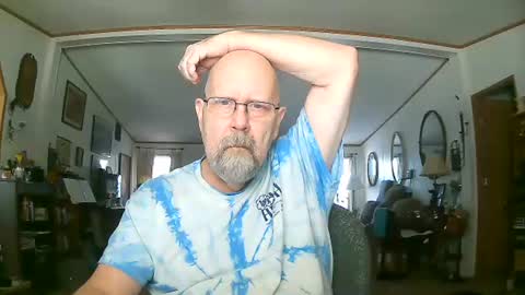 Snapshot of ogusbogus chatting on 12/04/25, 05:10 Maximus No Mo online show from 12/04/25, 05:10