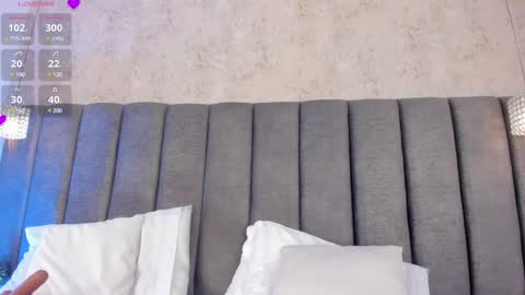 Holly online show from 03/11/25, 02:32