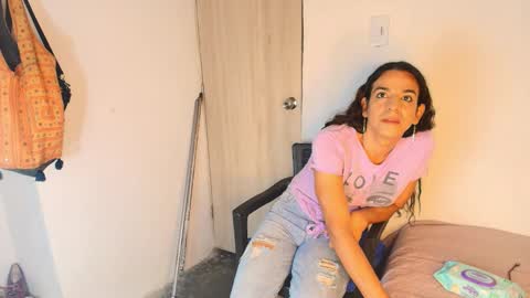 Snapshot of oh_tique chatting on 11/09/25, 01:04 LU online show from 11/09/25, 01:04