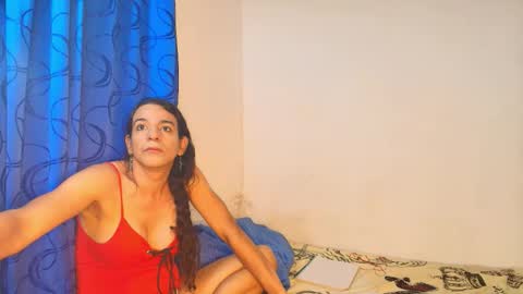 Snapshot of oh_tique chatting on 12/17/25, 05:24 LU online show from 12/17/25, 05:24