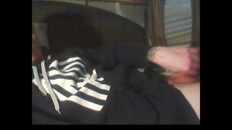 Snapshot of oh_you_know69 chatting on 02/13/25, 04:54 who dares toss me some tips lets have fun online show from 02/13/25, 04:54