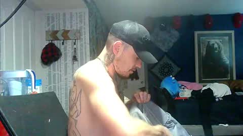 Snapshot of oh_you_know69 chatting on 10/05/25, 05:00 who dares toss me some tips lets have fun online show from 10/05/25, 05:00